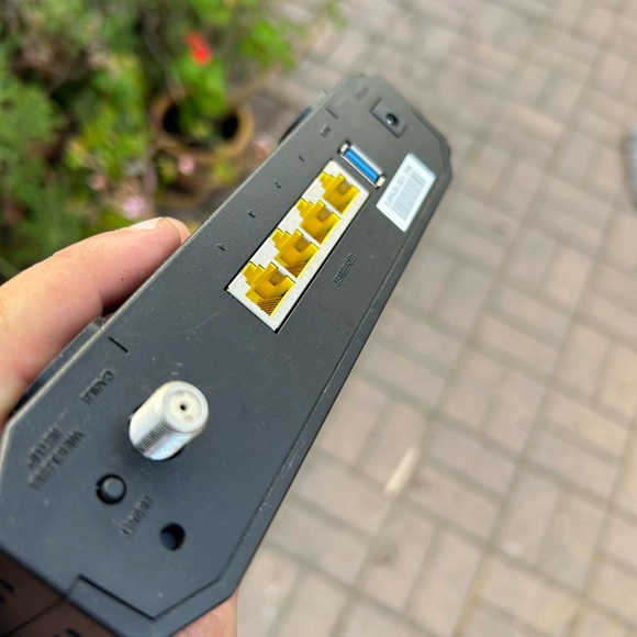 Cisco DPC3825 DOCSIS 3.0 Gateway Modem Router - Cox Communications - Picture 5 of 8